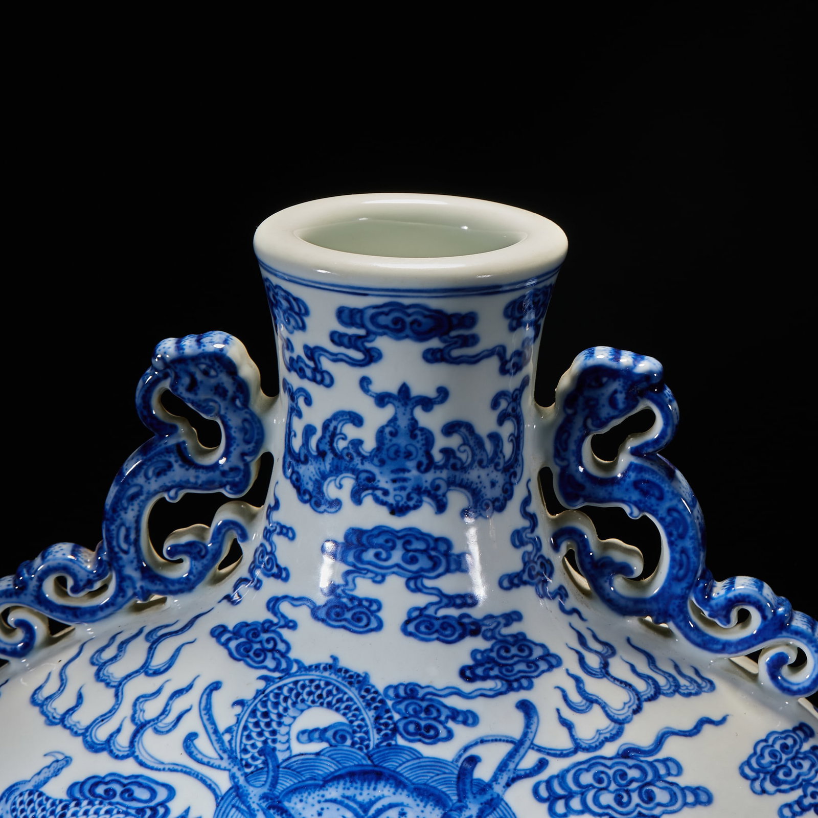 Blue and White Moonflask with Dragon Patterns - 11