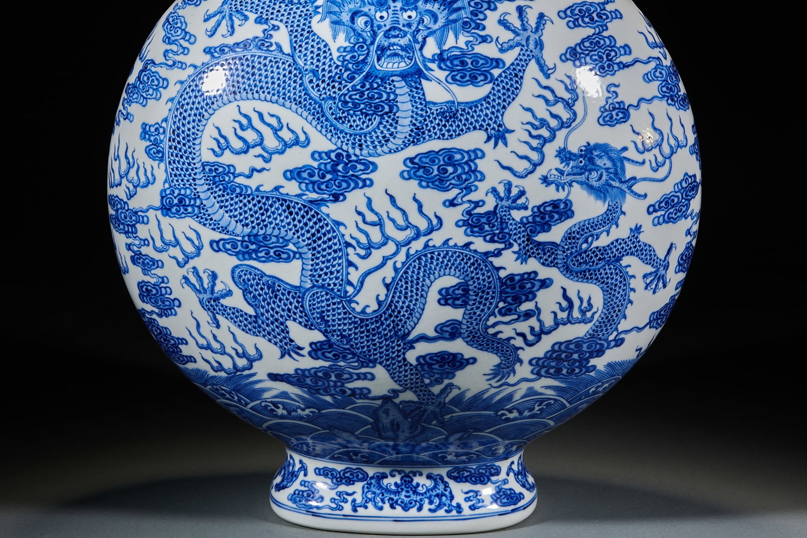 Blue and White Moonflask with Dragon Patterns - 4