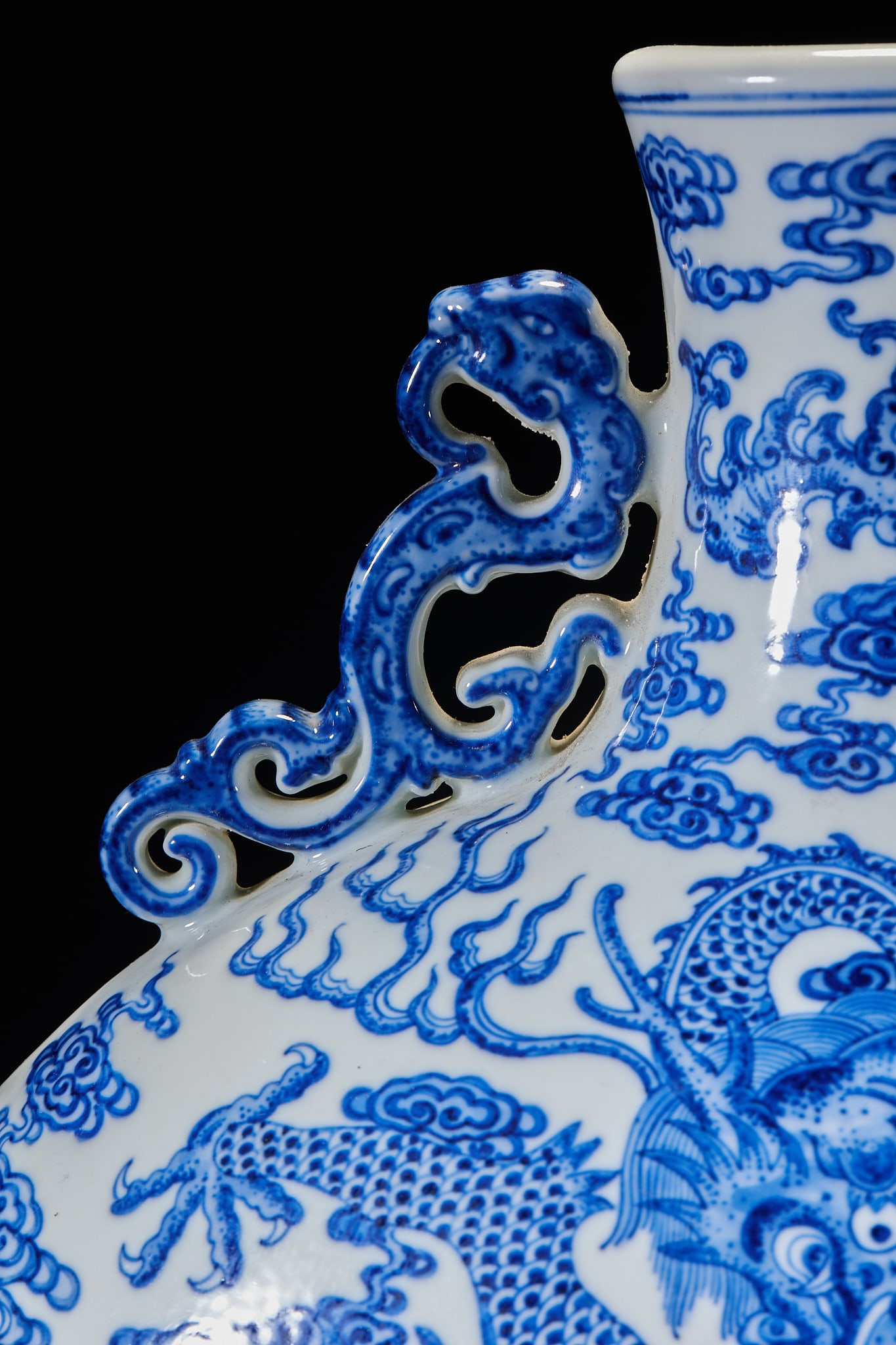 Blue and White Moonflask with Dragon Patterns - 6
