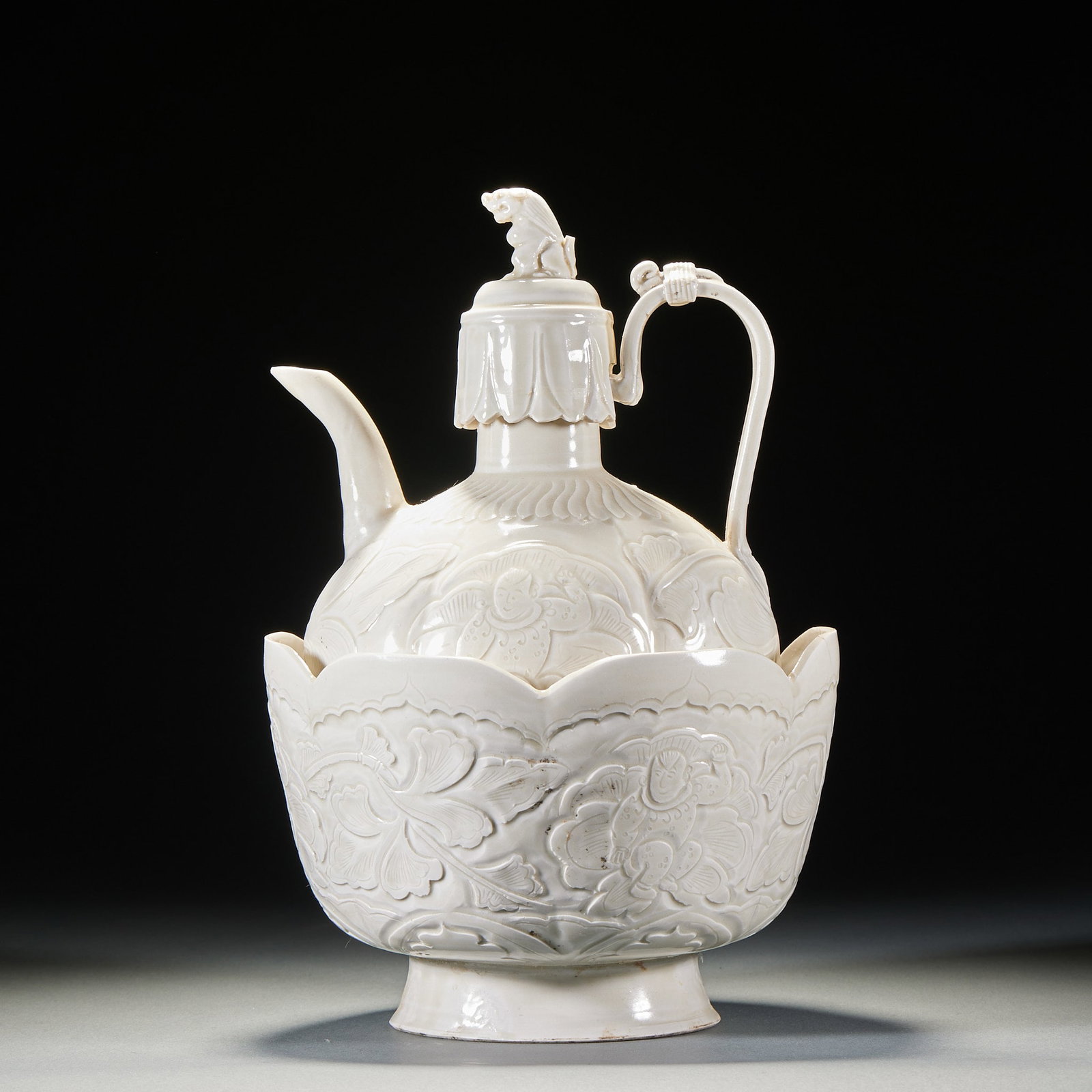 Complete Set of White Glaze Wine Pot & Wine Warmer: Complete Set of White Glaze Wine Pot & Wine WarmerWine Ewer: H 27 cm, L 17 cm, W 15 cm; Wine Warmer: H 13 cm, Diam. 19.5 cm