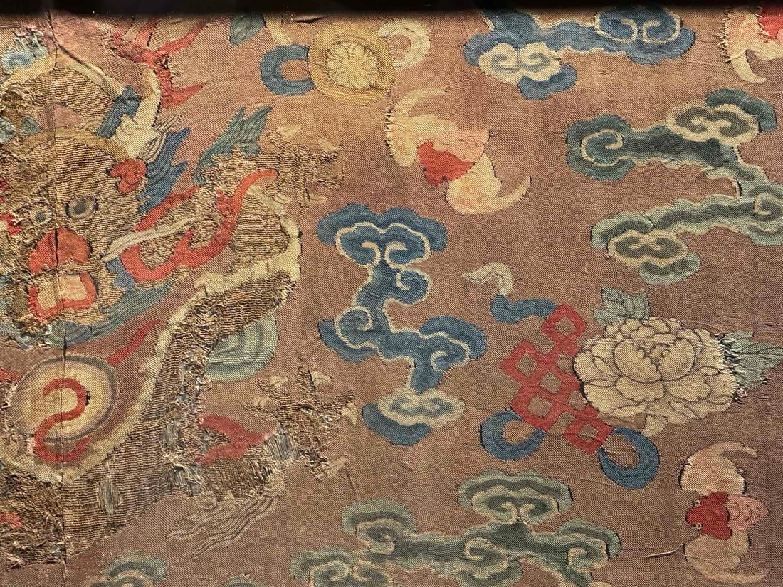 MidQing Kesi Silk Hanging Screen with Dragon Patterns - 4