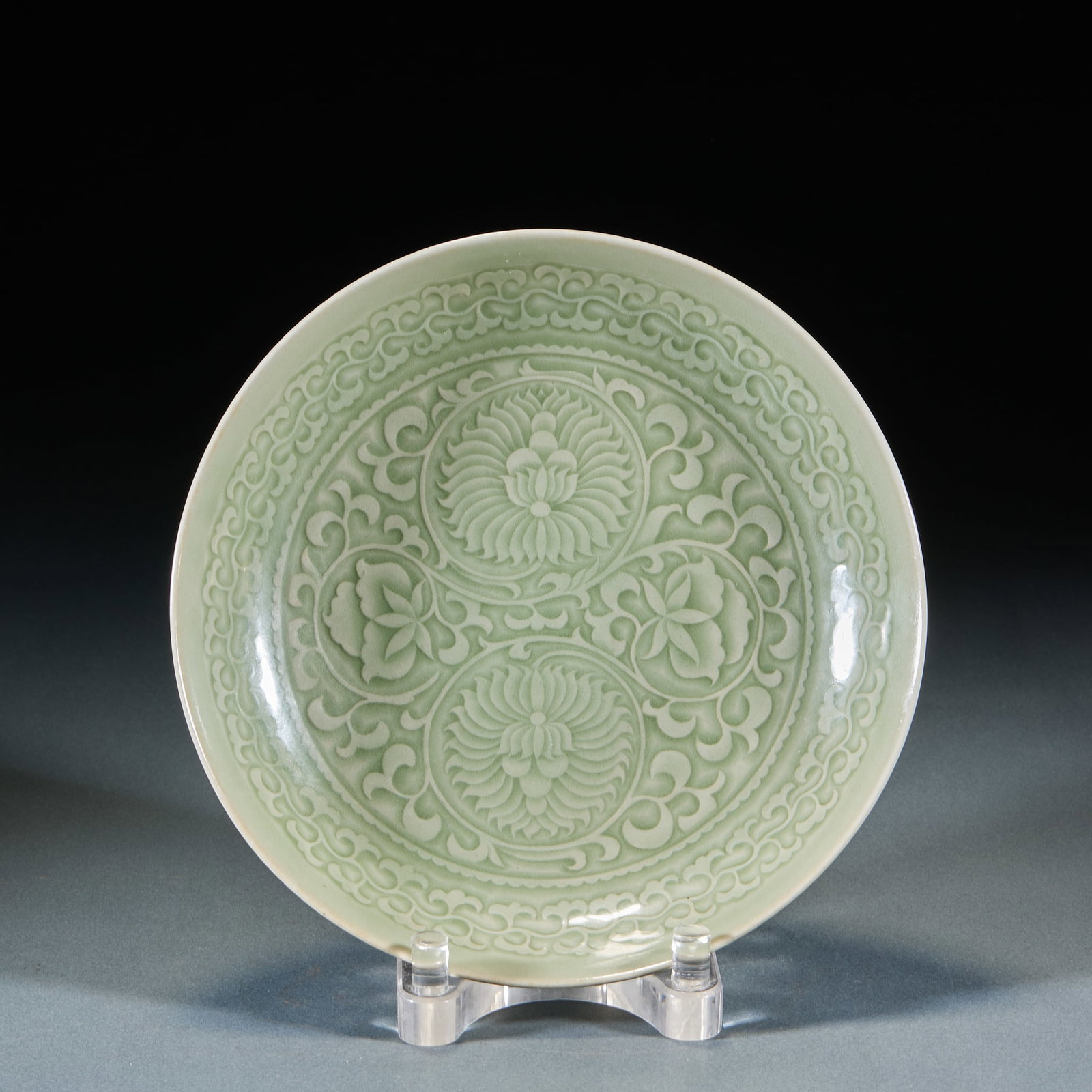 Yue Kiln Lotus Plate with Floral Patterns: Yue Kiln Lotus Plate with Floral PatternsH 4.5 cm, Diam. 21.3 cm