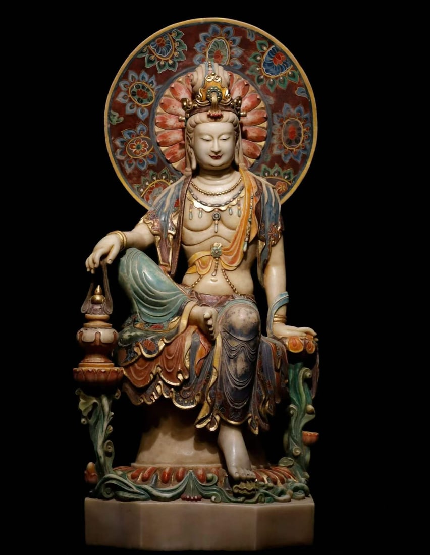 White marble painting is free from Guanyin: For a painted statue of Guanyin, Guanyin is sitting in a game posture, with one leg bent and one leg hanging down, one hand resting on the side and the other hand touching the lotus lantern. Wearing