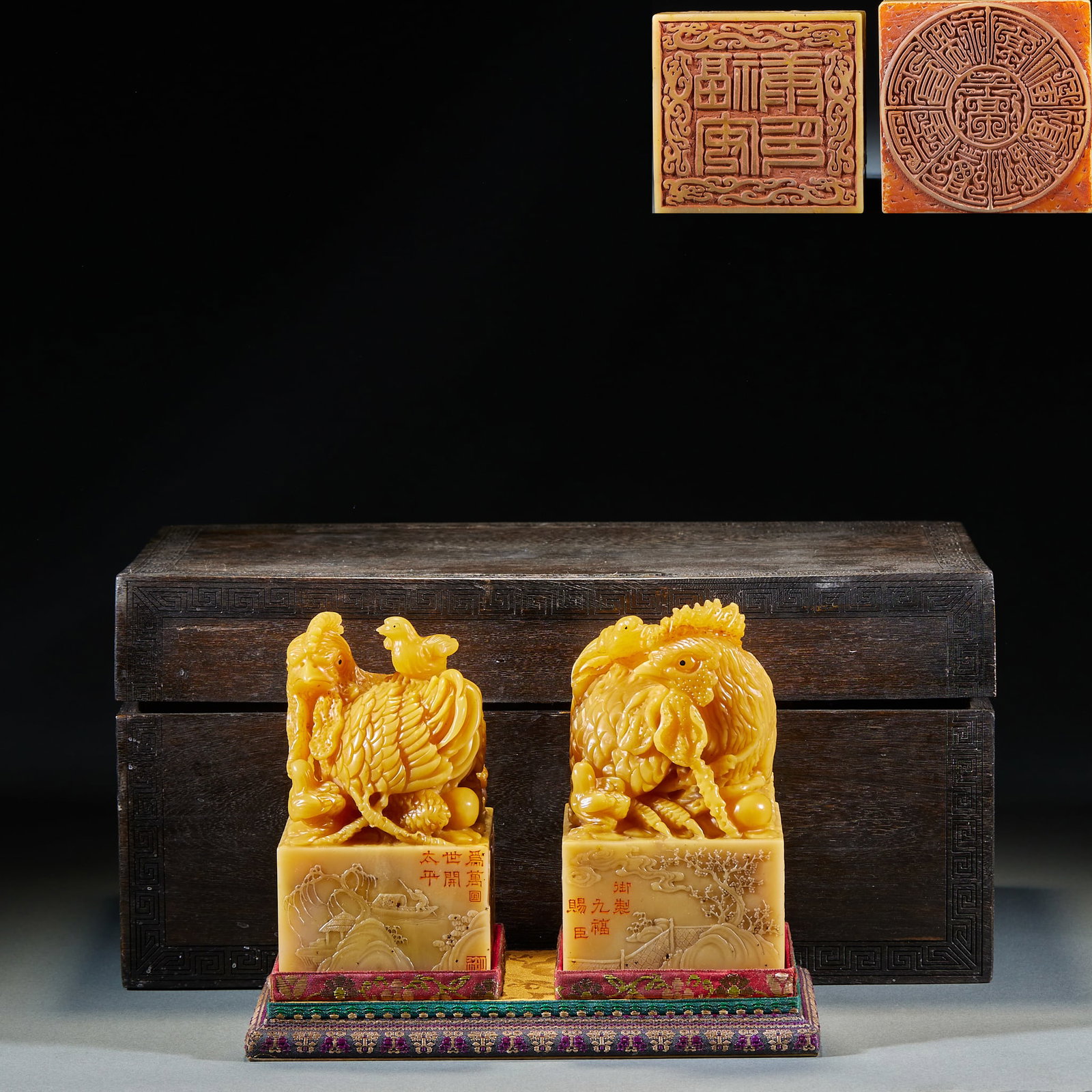 Tian Huangshi Chicken Button Seal Group 1 (with agarwood wooden box): Two sets of square seals, stone and bright yellow. Button engraving rooster theme, rooster, hen and chicken combination, with fruit carving. The side of the seal is engraved with words, while the