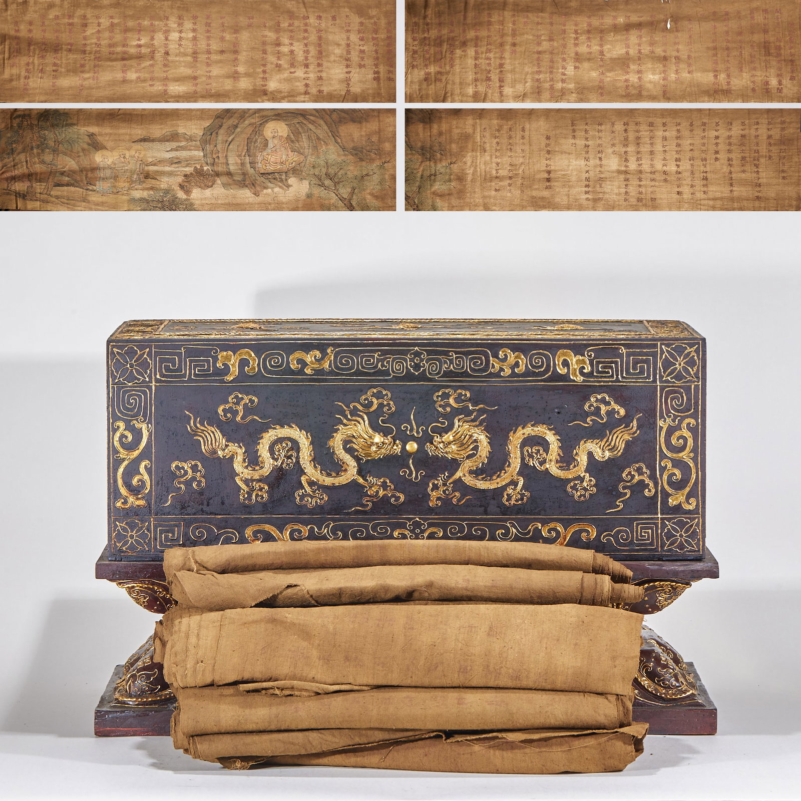 Linen cinnabar hand-copied Buddha said that Maha Yan Bao was strictly made by monks, and a box of: A rectangular warp box painted with gold in black paint. The front of the box is carved with a double dragon pattern, auspicious clouds are all over the floor, and the edge is decorated with