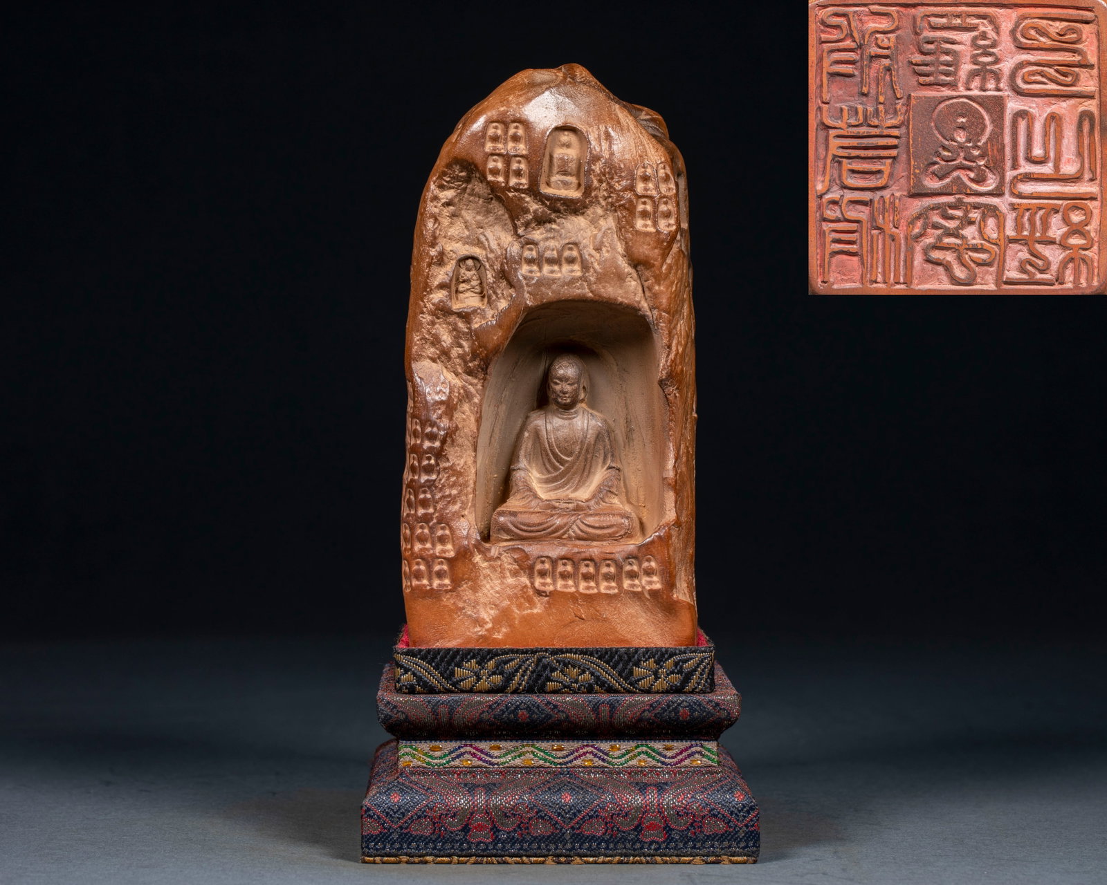 Prajna paramita heart sutra virtual cloud mage as seal.: Stone seal, stone yellow-brown. The exterior imitates the shape of a cliff and mountain, and the mountain is carved with a Buddhist niche. A Buddha statue sits in the niche, and there are many