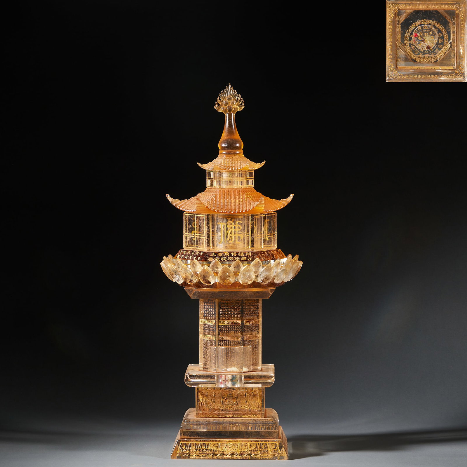 Crystal stupa: Crystal material, full-body gold painting. The tower is a multi-storey pavilion, with a pagoda at the top, carved with Buddhist characters and scriptures, surrounded by lotus petals in the middle