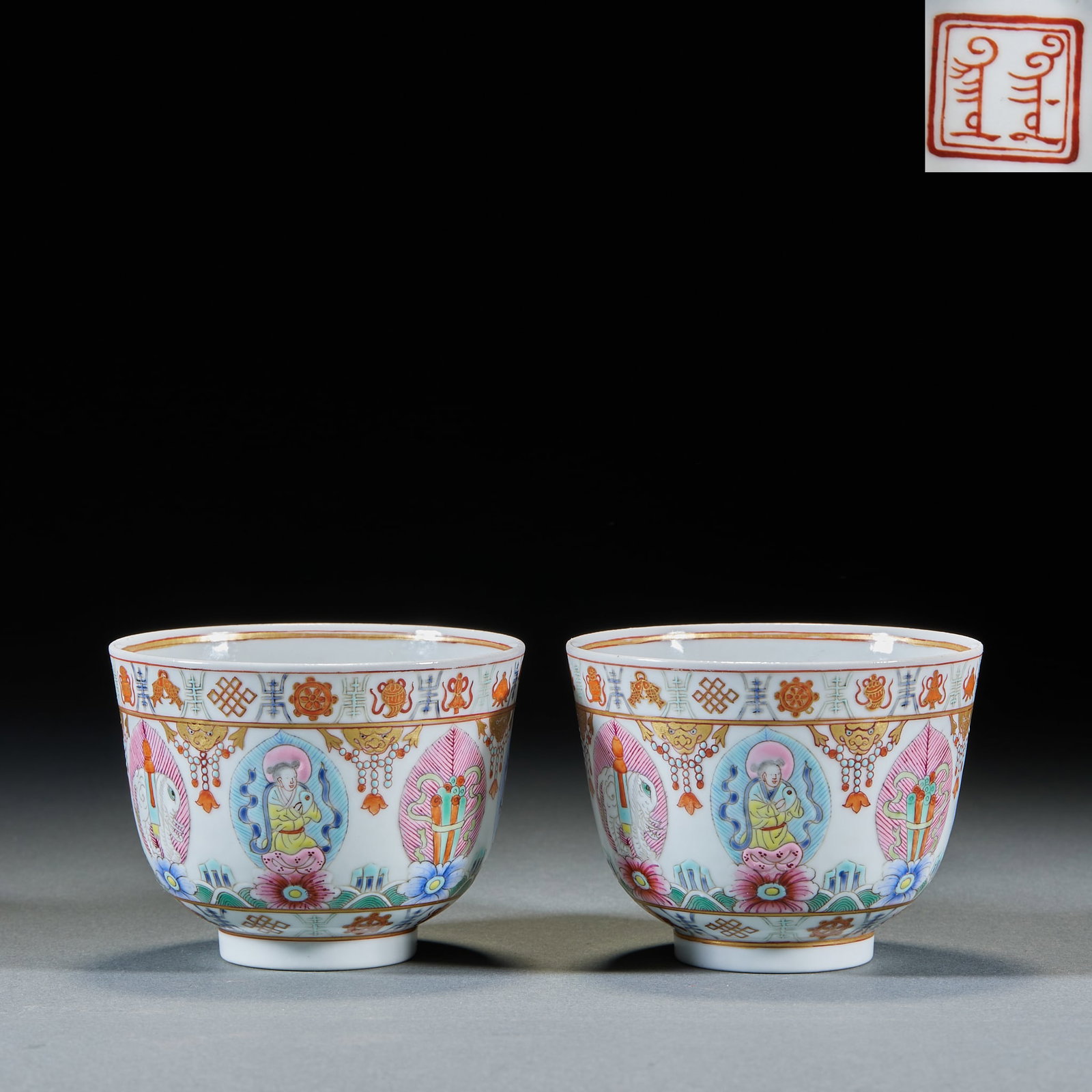 Jade ribbon board of Qidan character story before Ming Dynasty: A set of 11 pieces of blue and white jade belt plates, stored in a special brocade box. Each jade plate is carved with hollowed-out carving technology, and the scenes of different characters' life
