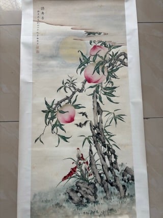 Mei Lanfang's immortal birthday picture: The paper is colored vertically, and the picture is painted with branches of Shoutao, with three Shoutao, bamboos beside the branches, orchids and rocks on the ground, bats in the air, clouds and a