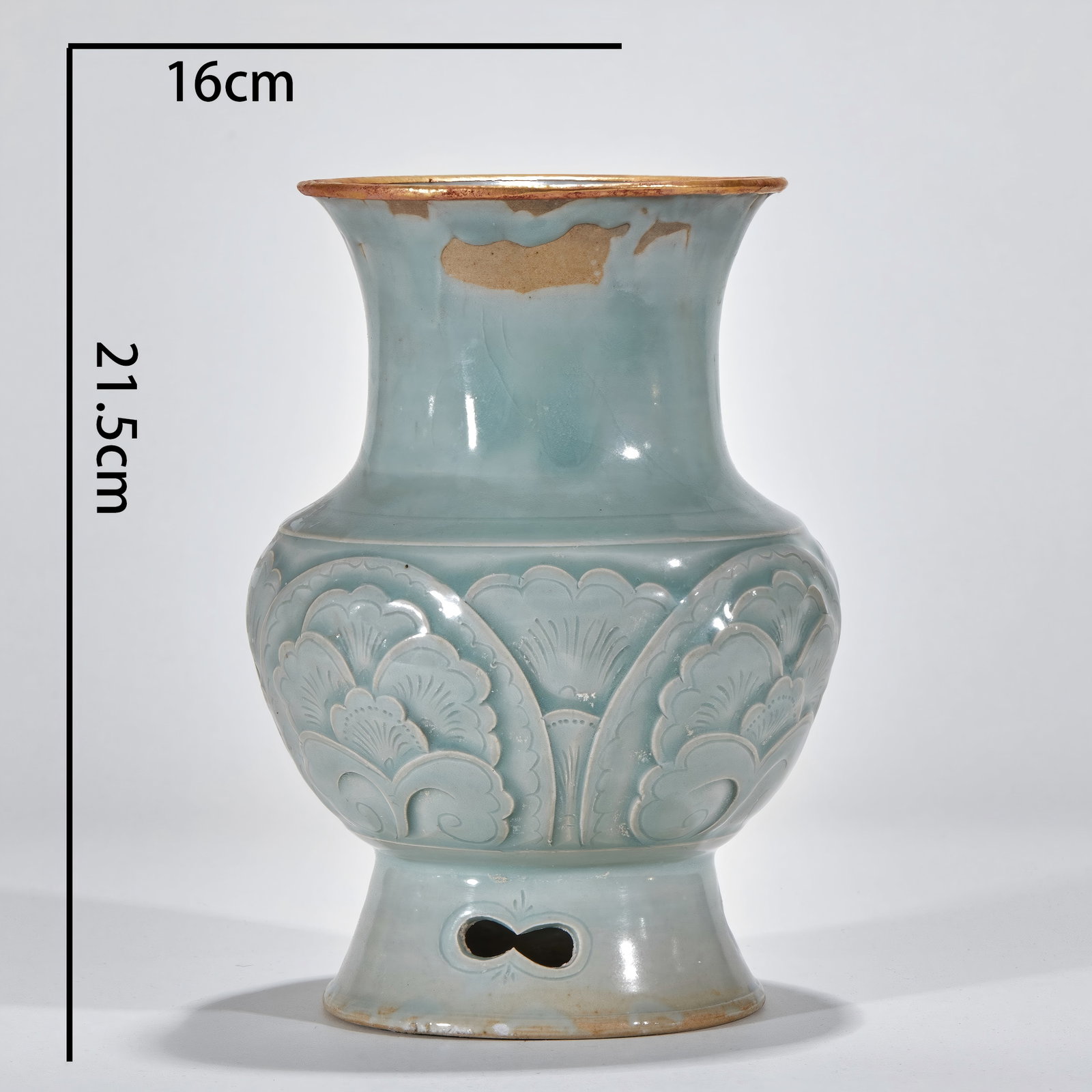 Celadon vase with flower pattern on its mouth.: Porcelain, with green glaze all over, with a diameter of 16 cm and a height of 21.5 cm. The edge of the mouth is covered with metal gilded edge, and the local glaze of the mouth is peeled off to