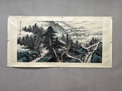 Li Xiongcai Songshan Yunhai Map: The horizontal lens is mounted and the paper is colored. The picture is painted with mountains and mountains, and Gu Song is everywhere, and the sea of clouds is surging in the mountains. On the right