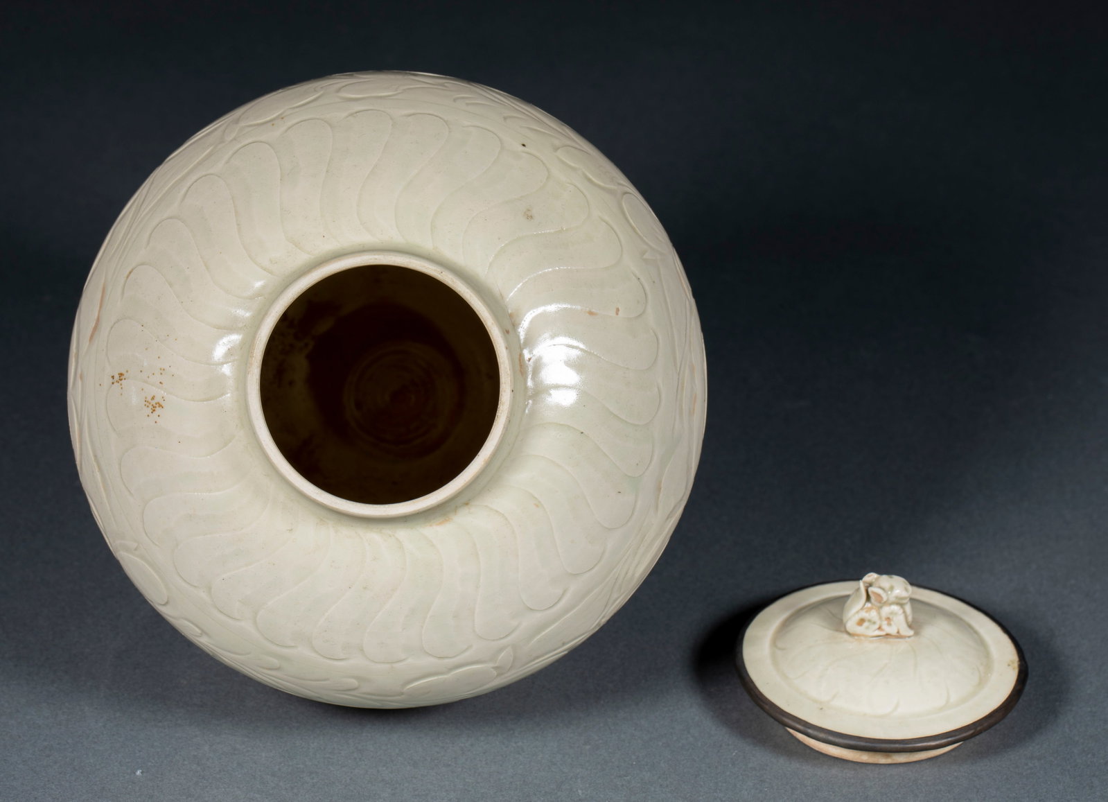 Ding kiln carved flower pattern jar - 10