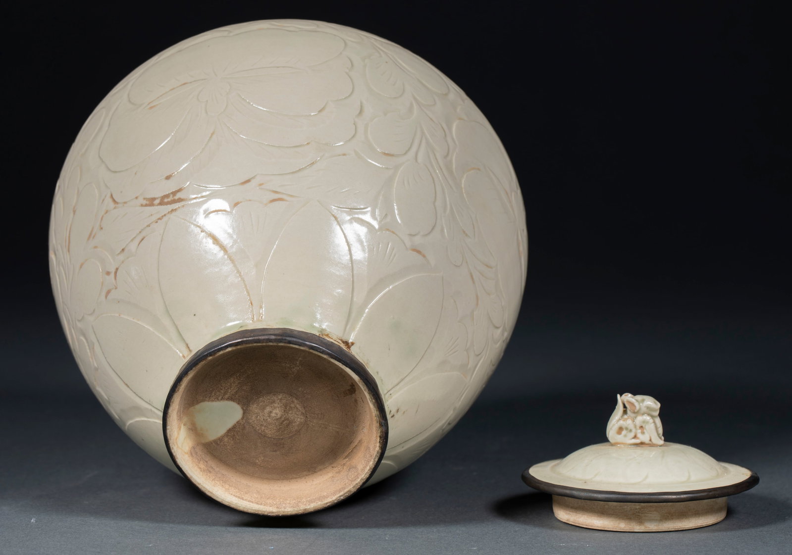 Ding kiln carved flower pattern jar - 11