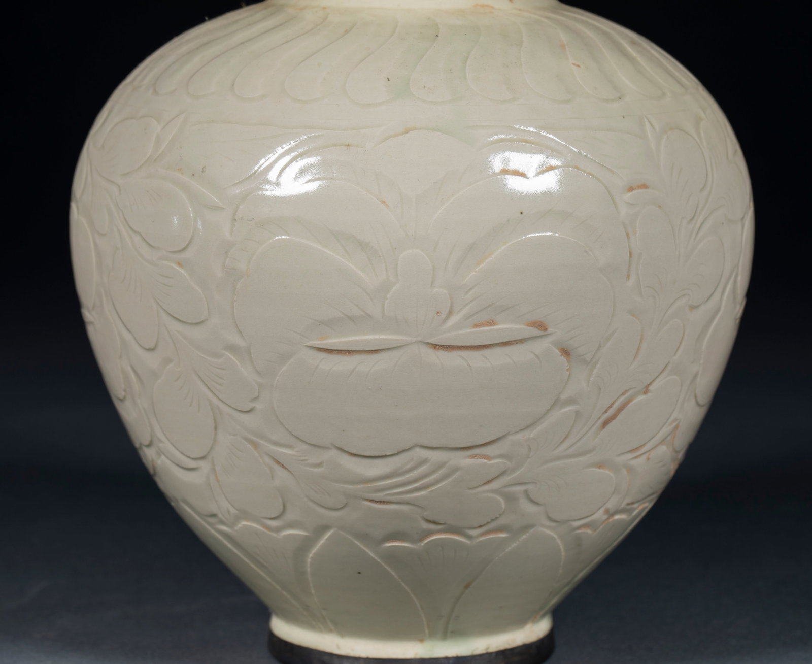 Ding kiln carved flower pattern jar - 3