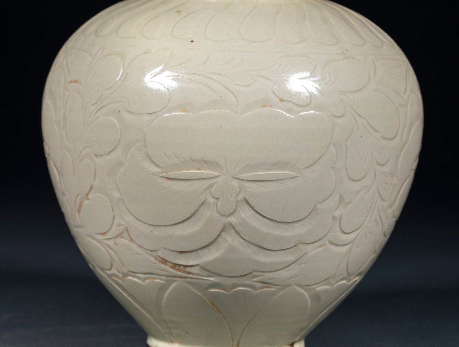 Ding kiln carved flower pattern jar - 5