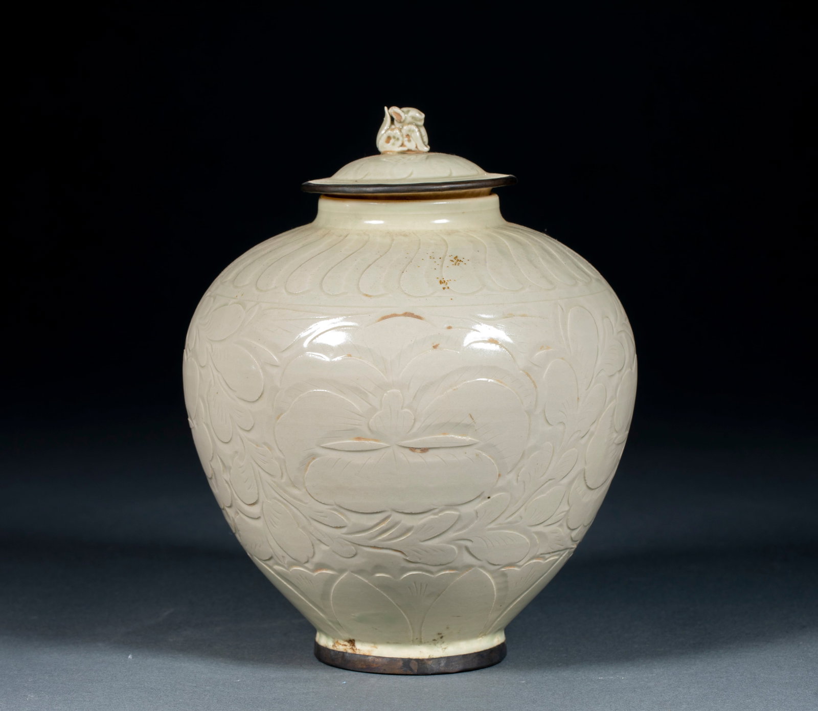 Ding kiln carved flower pattern jar - 6