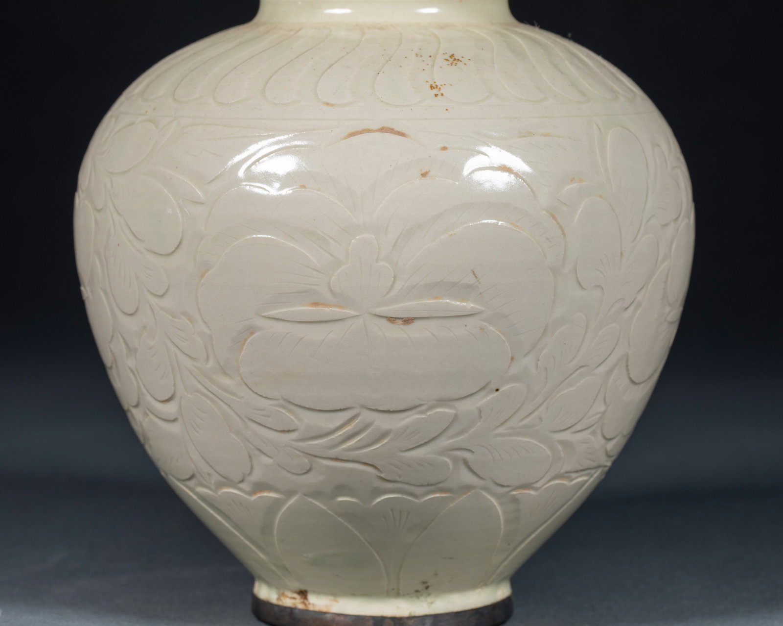 Ding kiln carved flower pattern jar - 7
