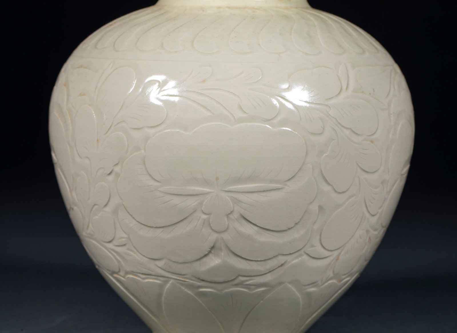 Ding kiln carved flower pattern jar - 9