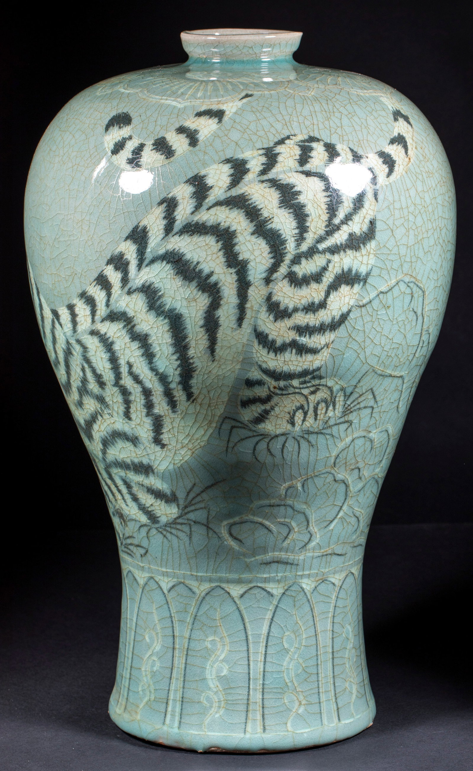Korean celadon tiger plum bottle - 8