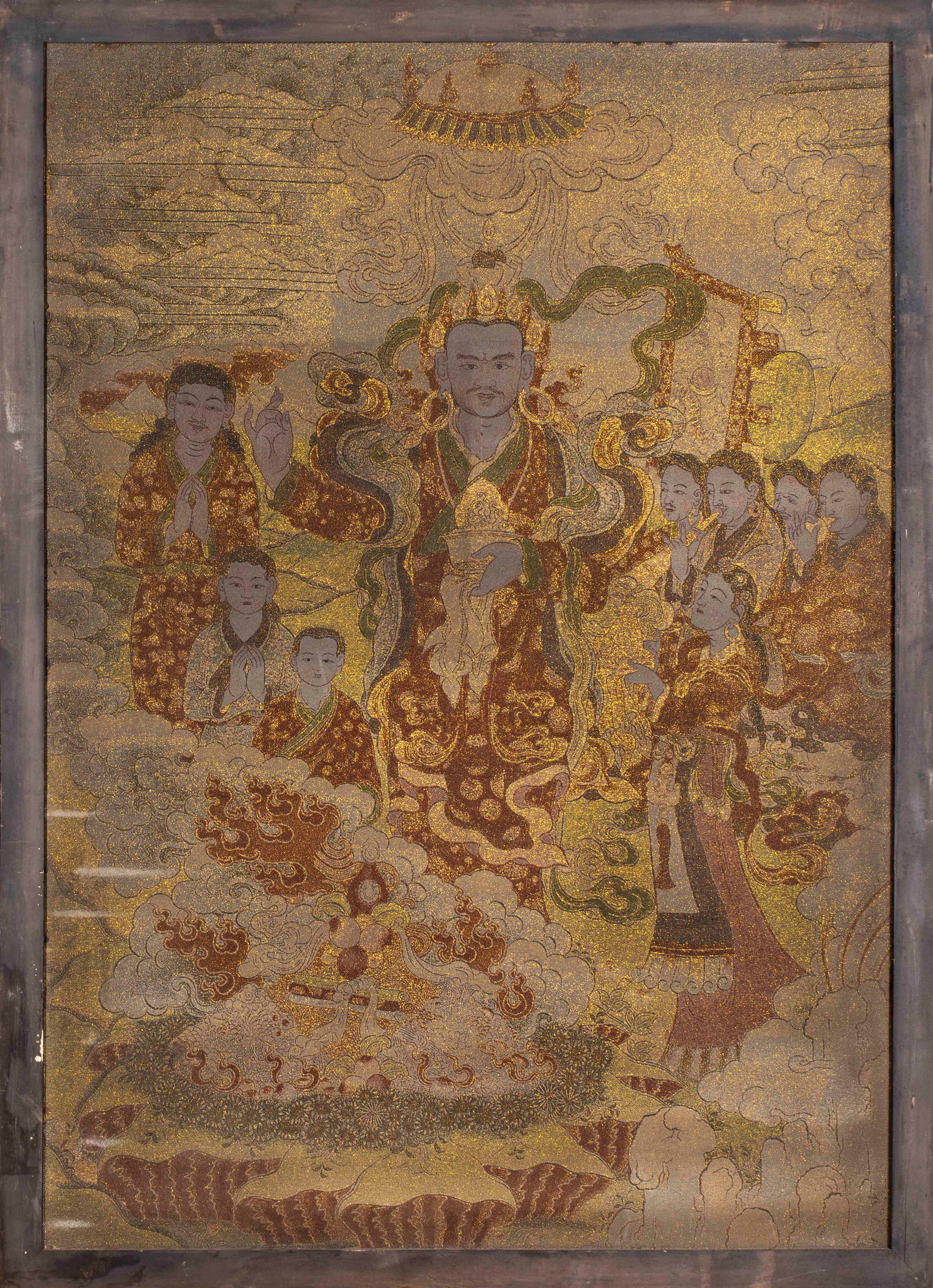 Before the Ming Dynasty, the statue of the god of wealth was hung on the screen.: Mounted in a wooden frame, the whole Thangka is made by weaving gold. In the center of the picture, the Lord sits on the seat of Xiangyun, wearing a crown and holding a utensil. The Lord arranges