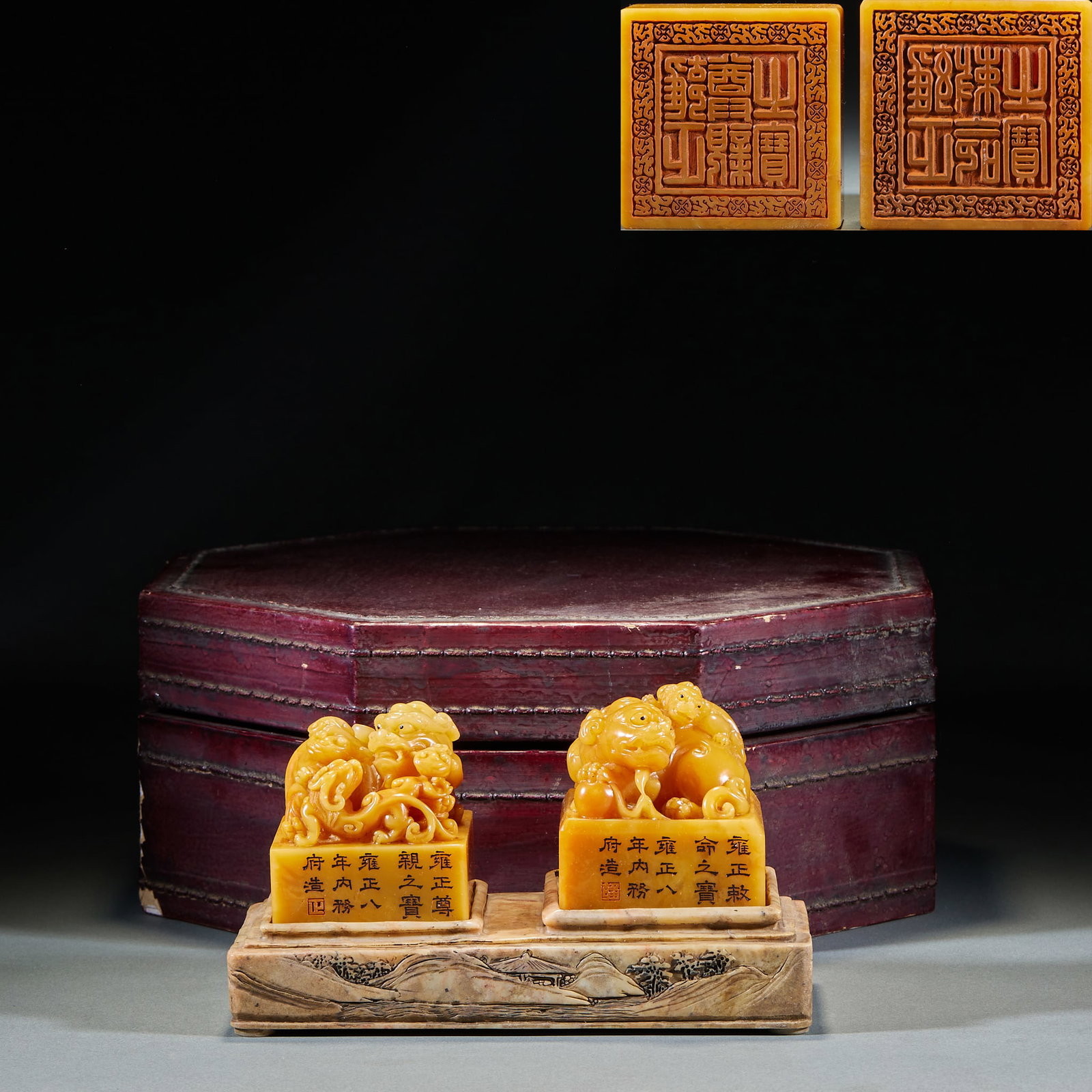 Tian Huangshi Rui beast button seal group of two.: The two sides are sealed with yellow fields, and the four sides of the printing platform are engraved with regular script, and the printing buttons are three-dimensional sculptures of dragons. Seal
