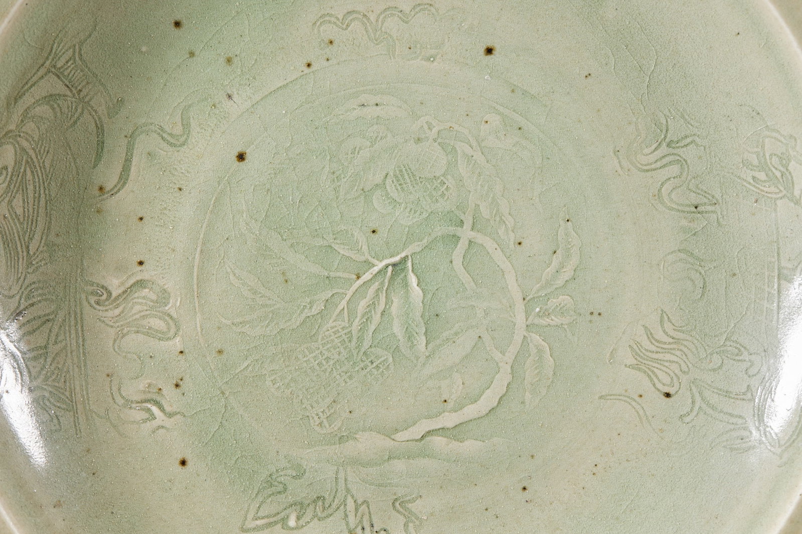 Longquan kiln flower pattern appreciation plate - 2