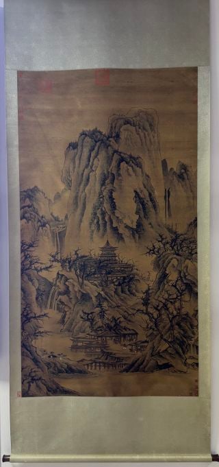 Licheng Landscape Pavilion Vertical Axis: The vertical shaft was originally mounted, with silk ink. The picture is painted with mountains and mountains, the rocks are carved with axes, waterfalls fall from the mountains, and ancient trees
