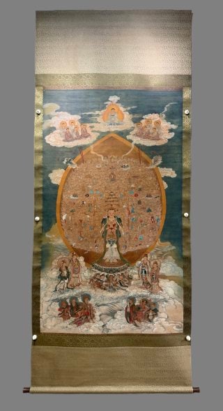 Ding Guanpeng's Thousand Hands and Thousand Eyes Guanyin Statue: Thangka was originally mounted on a vertical shaft, and the silk was colored. The center of the picture is Guanyin with a thousand hands, standing on the lotus platform, with a large number of arms fa