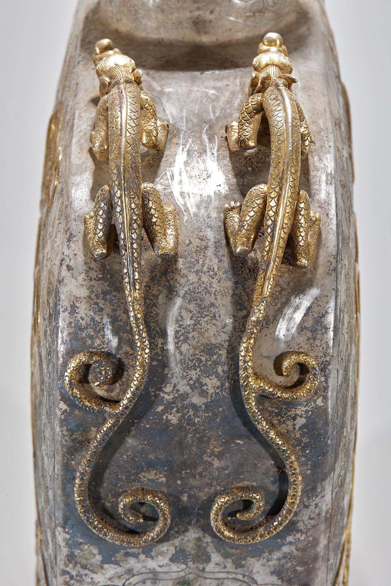 Silver-gilded flat pot with dragon and phoenix patterns - 10