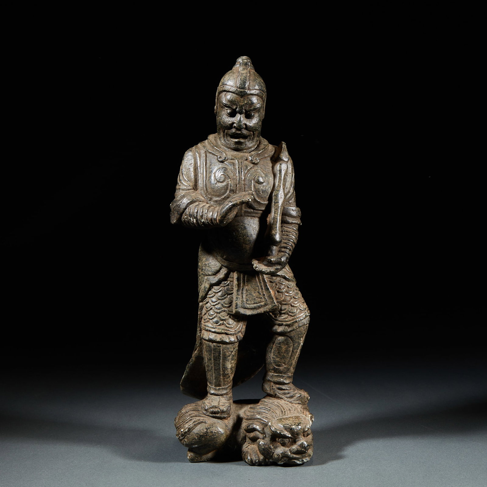 Stone Carving Statue of Wei Tuo Tianwang in Ming Dynasty: Stone statue, the king wears a helmet and armor, and the details of the nail plate are clearly carved. The face glowed with majesty, one hand raised, one hand held the instrument, and both feet steppe