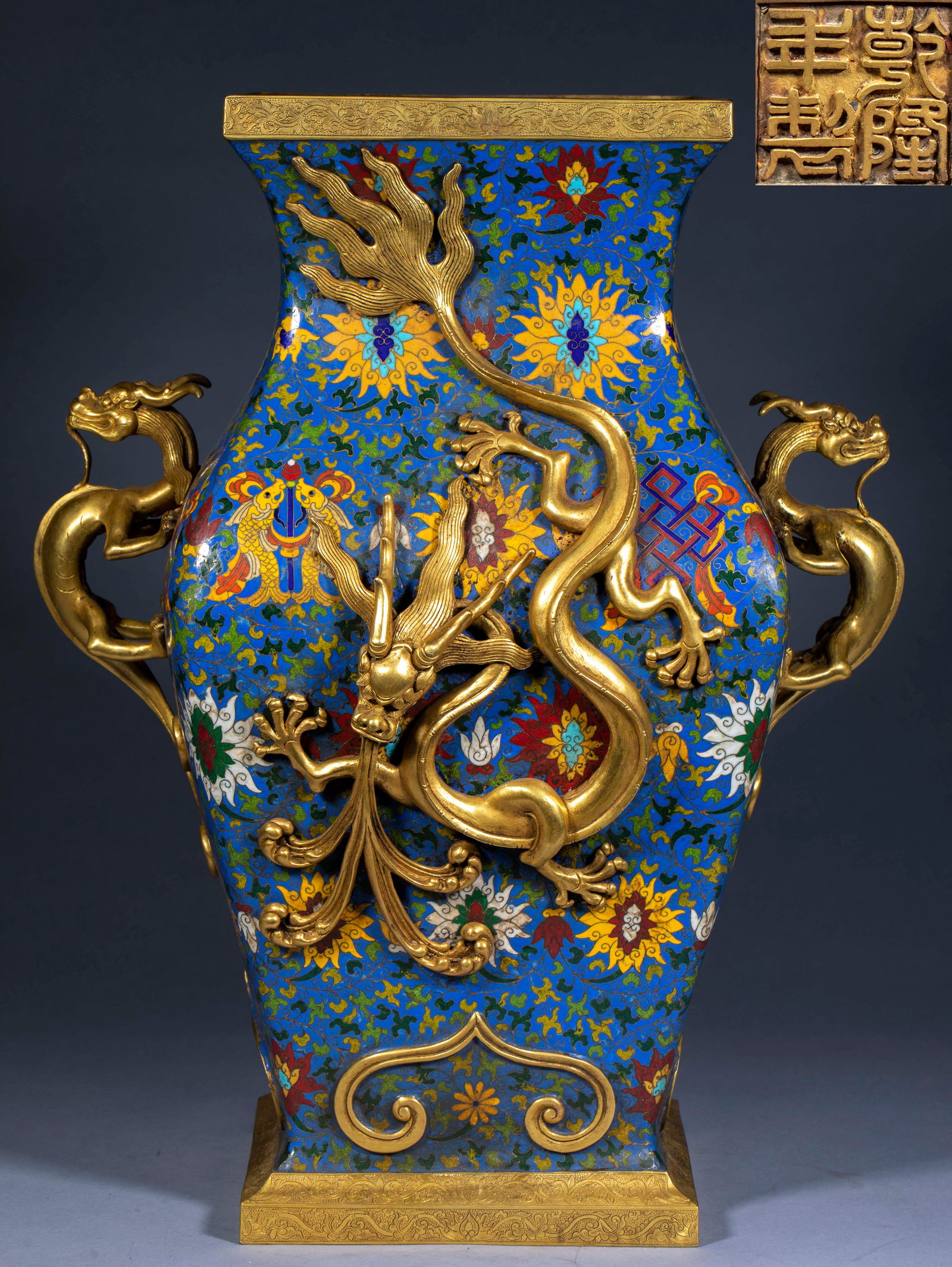 Qianlong Year Cloisonneenamel Babao Dragon Pattern Sifang Zun: Copper tire, square body, gold-plated bottle mouth and bottom border. The bottle is made of blue enamel, full of filigree flowers and decorated with eight auspicious patterns. On the front of the bott