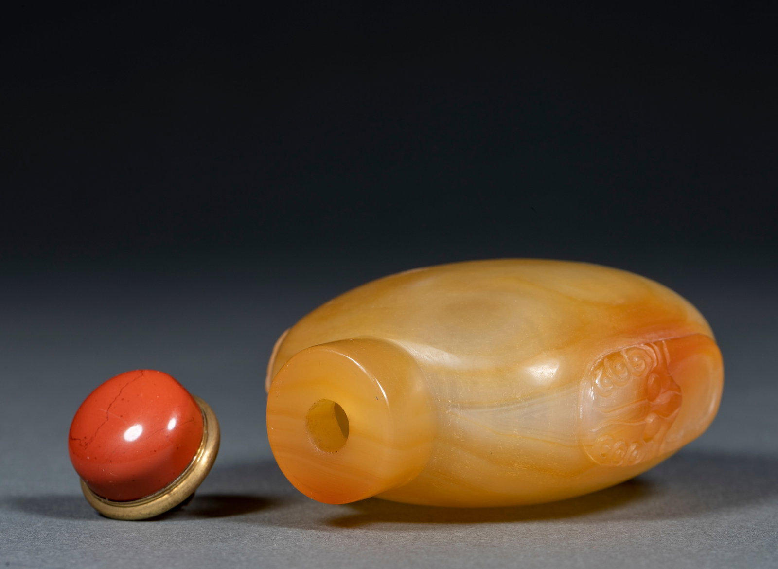 Agate animal ear snuff bottle - 9