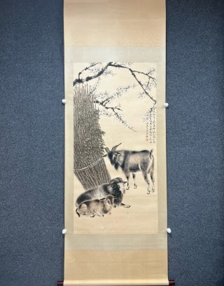 Ge Xianglan Sanyang Kaitaitu: The paper is colored and vertically mounted. The picture shows three goats, two standing and one lying down, with firewood bundles beside them and plum branches sticking out from above. On the right
