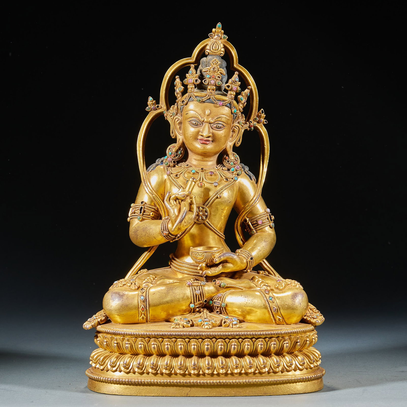 A bronze gilt inlaid with turquoise is a great success: The bronze body is gilded with gold, and the Bodhisattva sits on the double-deck lotus platform. Wearing a crown, the crown ornaments, earrings, necklaces, armbands, bracelets and anklets are all inla