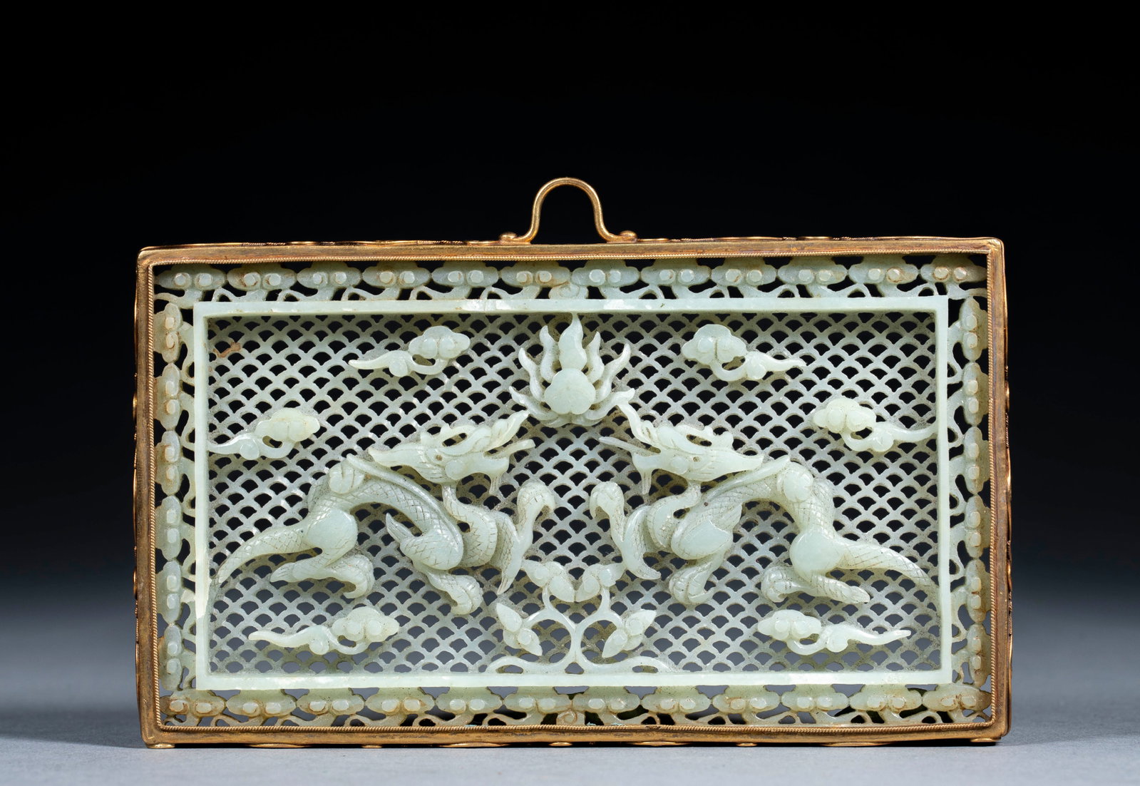 Cleverly carved and hollowed out Shuanglong jade brand: Rectangular hanging screen, the outer frame is made of silver-plated gold, the edge of the frame is carved with beaded lace, and the top is provided with a hanging ring. The inner white jade adopts mu