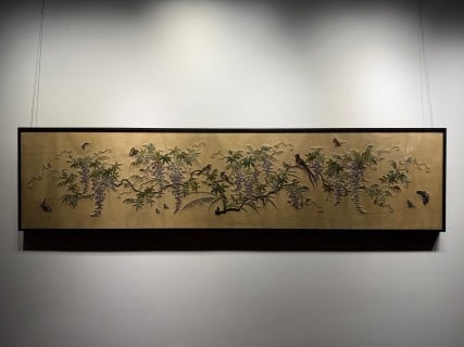 Flower and bird embroidery banner in the Republic of China: A long piece of silk in the horizontal direction, beige ground, weaving wisteria branches, strings of purple flowers hanging down, branches and leaves stretching, weaving all kinds of birds and
