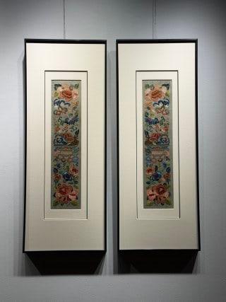 A pair of flowers and plants embroidered in Bo Gu in Qing Dynasty.: Two strips of screen shape, framed. The embroidery surface of the silk is arranged vertically, and the picture is covered with peony and various auspicious flower and fruit patterns, with rich color