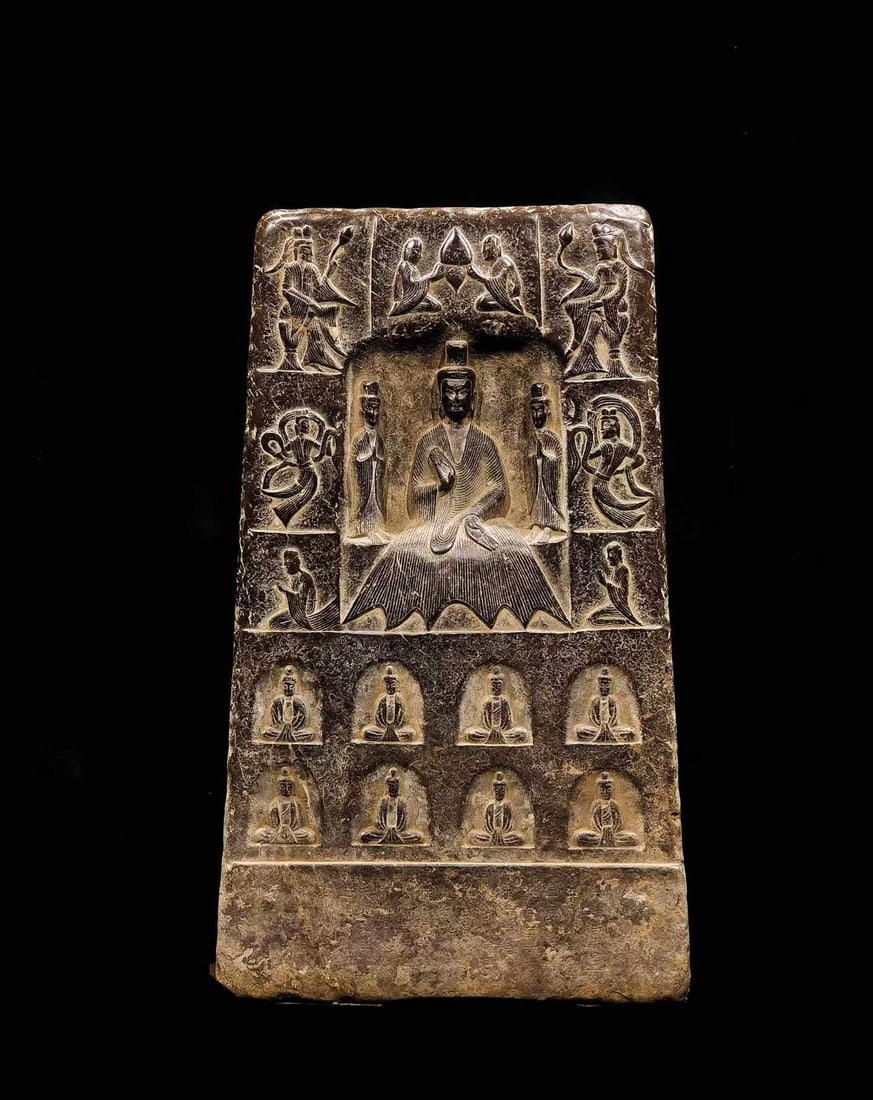Carved stone Buddhist shrine: Stone tablet statue monument, carved in the middle of the niche to sit on the Buddha, the Buddha with a robe; On both sides outside the niche, there are threats, providers and geisha flying in the
