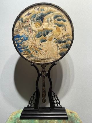 Double Dough Fan with Flower-Bird and Cantonese Embroidery in Qing Dynasty: Round embroidered round fan, embroidered with a hundred birds facing the phoenix, the phoenix lives among the pine branches of rocks, surrounded by many birds, with rich color matching and gold and