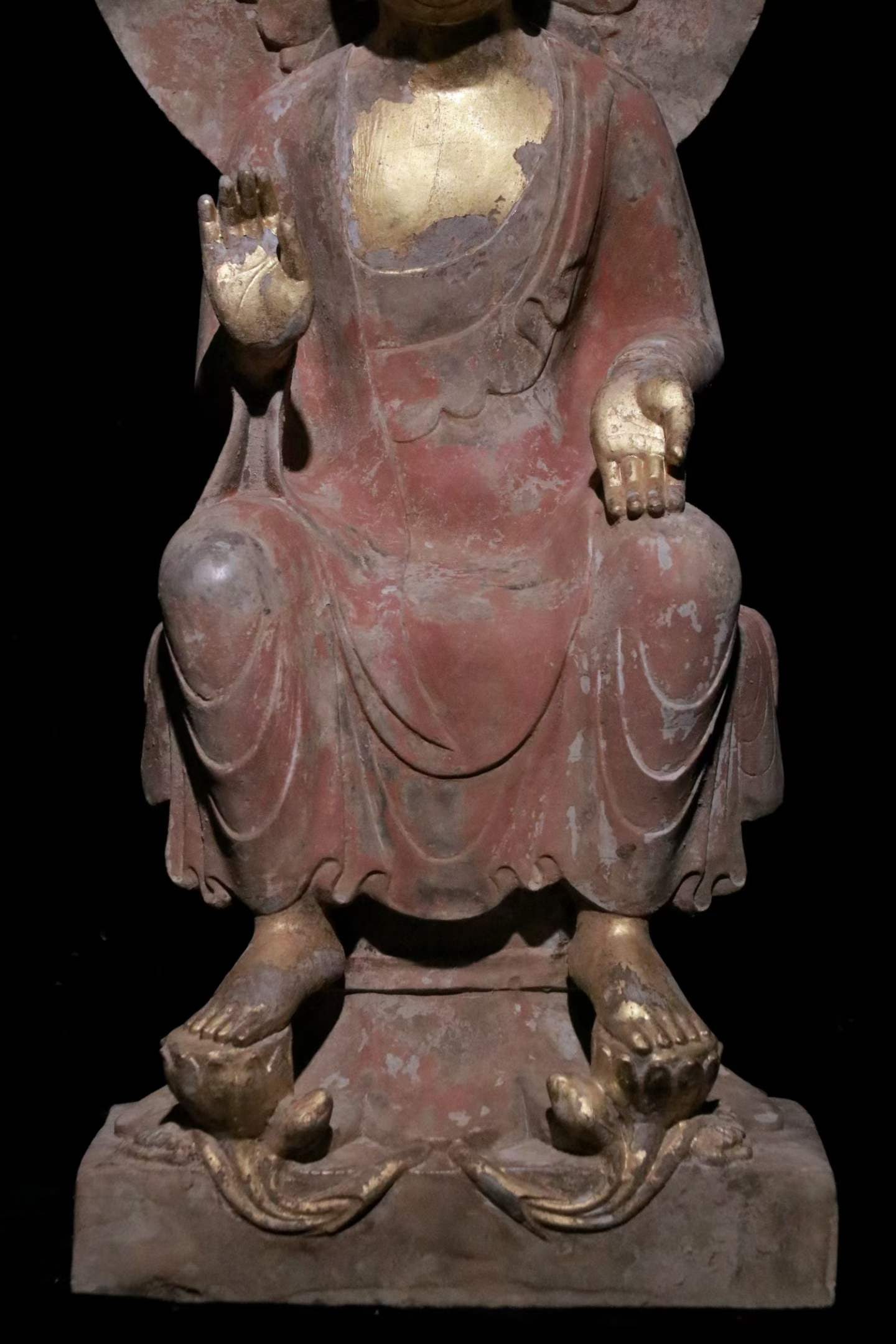 Gold-painted Buddha statues - 3