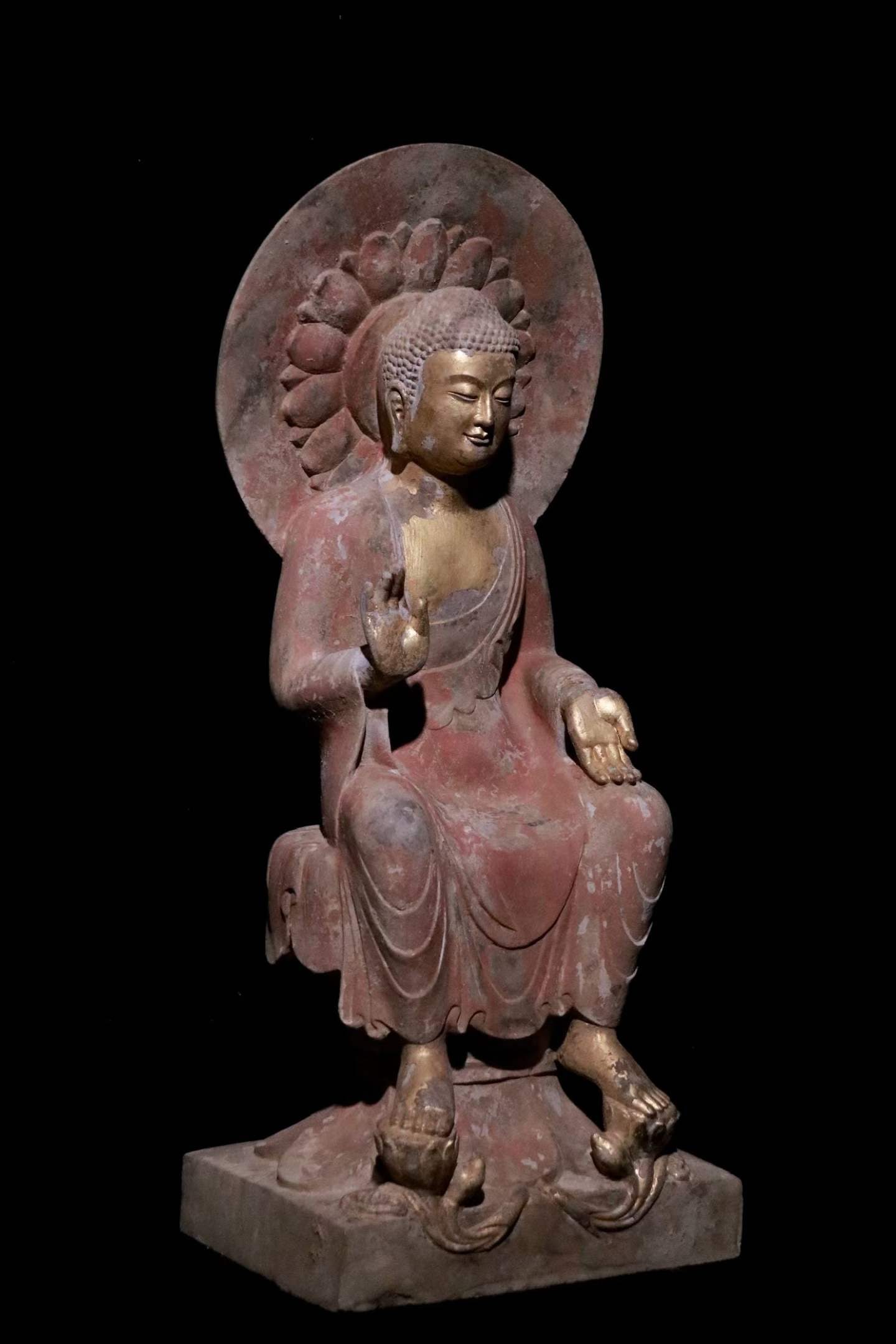 Gold-painted Buddha statues - 4