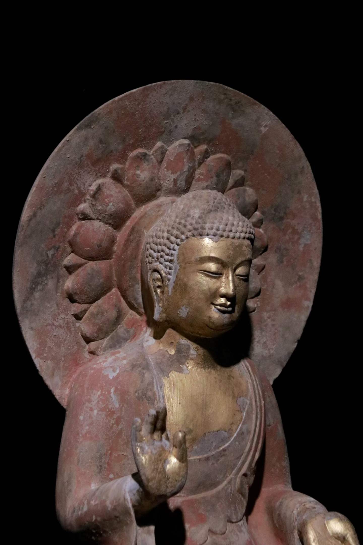 Gold-painted Buddha statues - 5