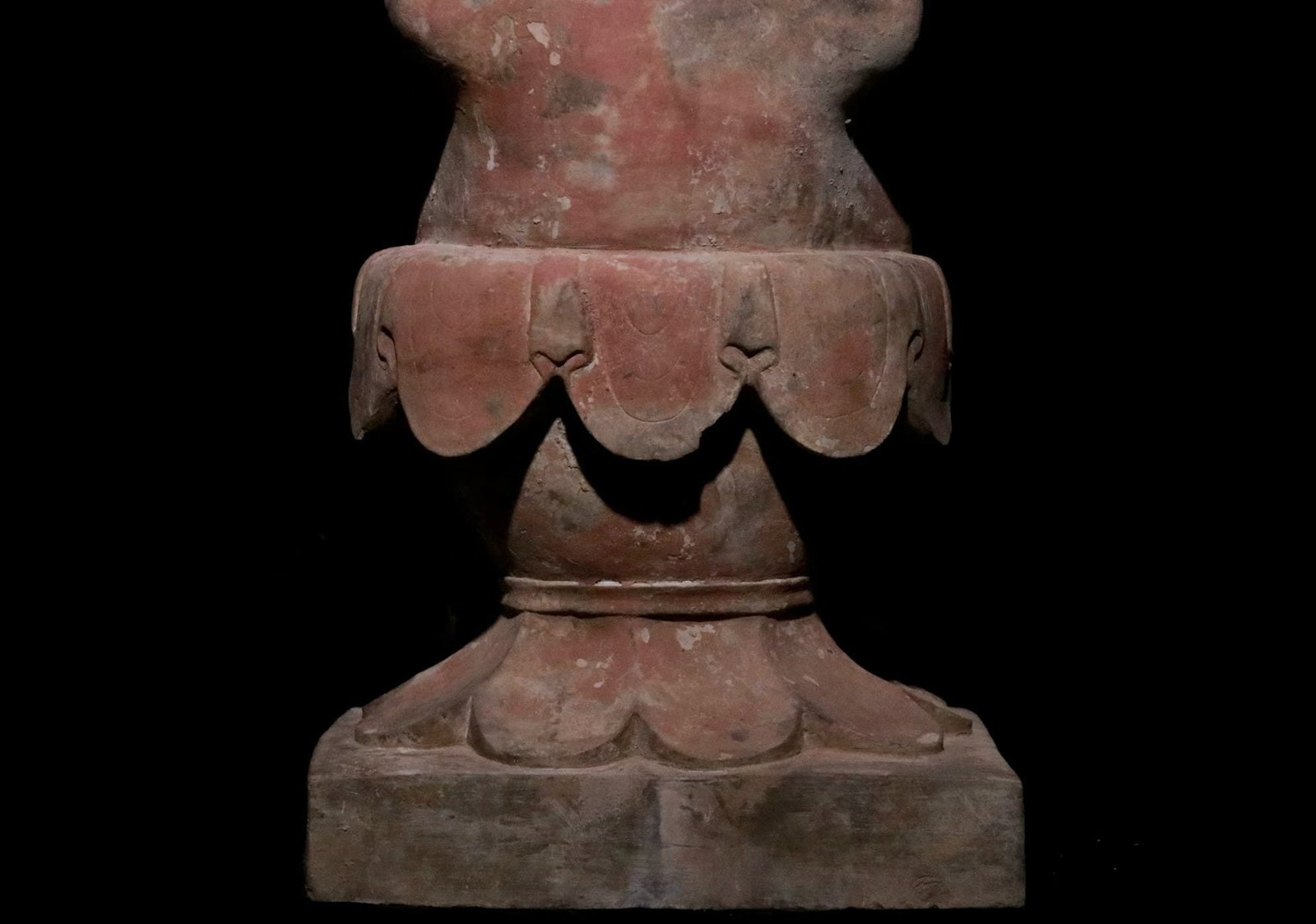 Gold-painted Buddha statues - 8