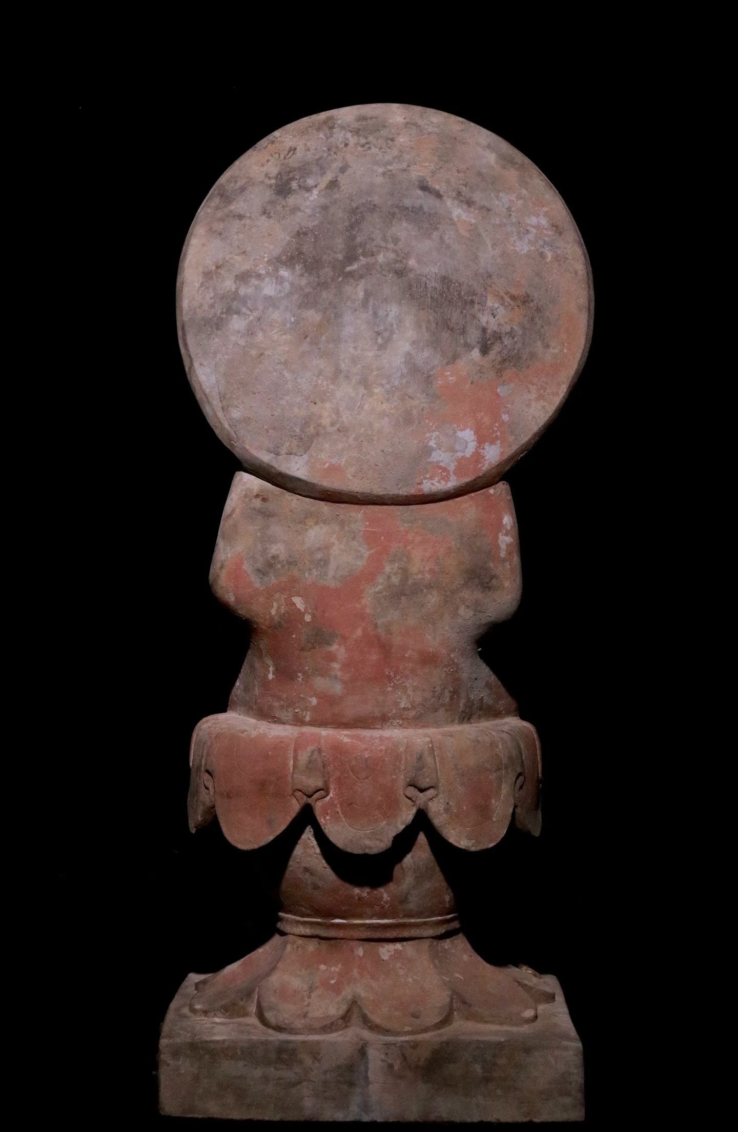 Gold-painted Buddha statues - 9