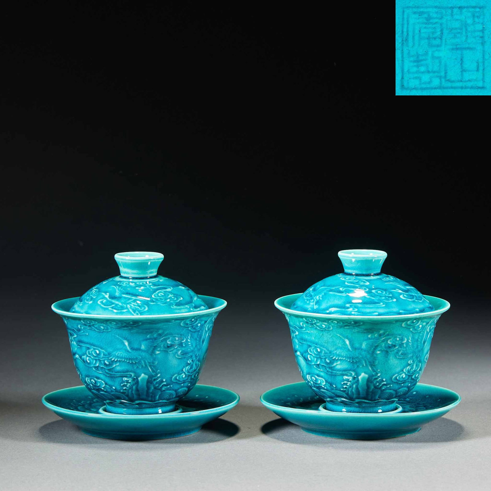 A pair of blue glazed Yunhe tea lamps in Qing Yongzheng: A set of two pieces, each consisting of a bowl body, a bowl cover and a bowl holder. Peacock blue glaze, the outer wall of the bowl body, the bowl cover and the bowl holder is embossed with cloud cran