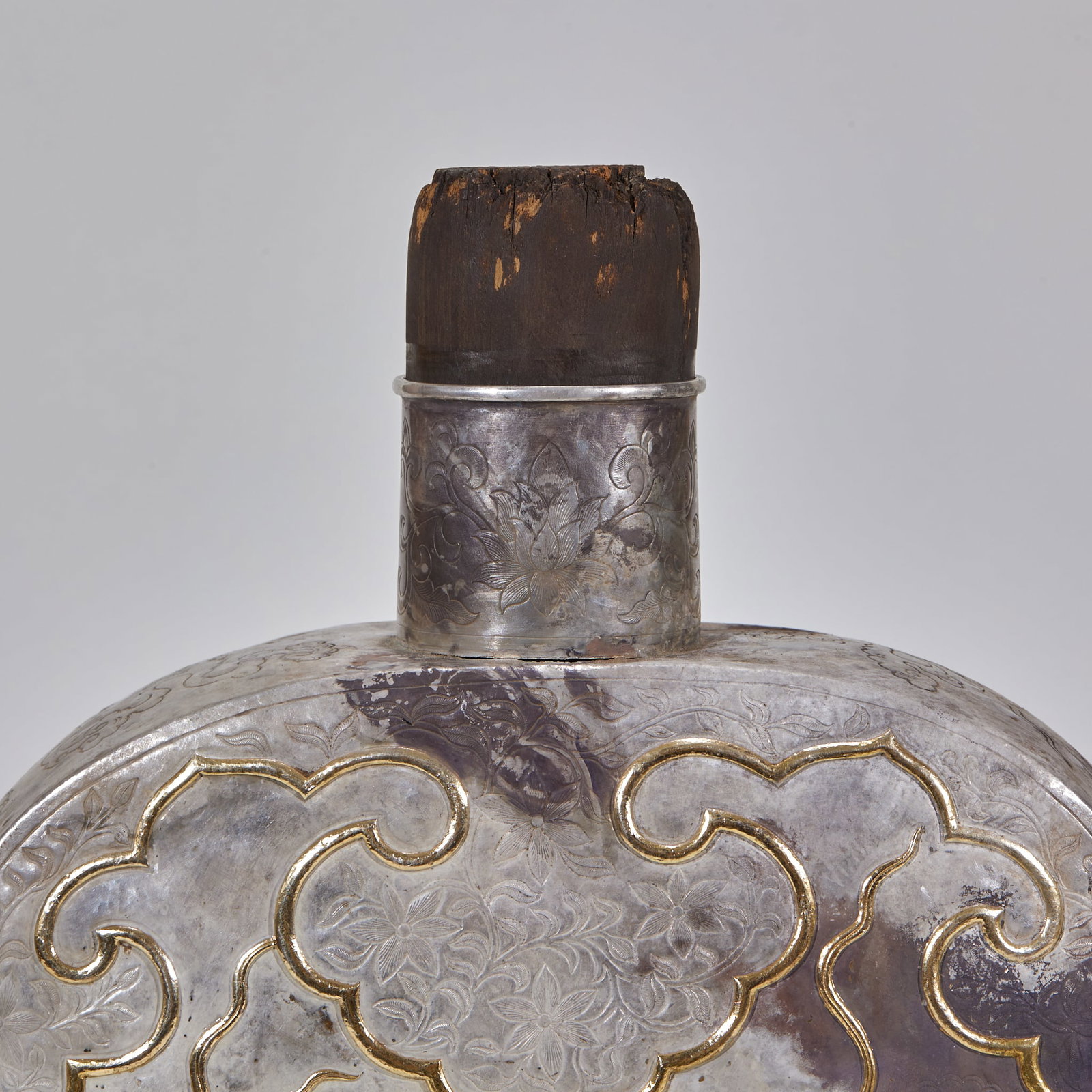 Silver gilded dragon pattern bottle - 4