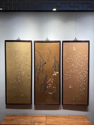 A set of embroidered flowers and birds in the late Qing Dynasty and the Republic of China: Three complete sets of hanging screens, mounted in wooden frames. The background color of the silk book is divided into warm gold and brown, and the flowers and birds are shaped by pile embroidery/mos