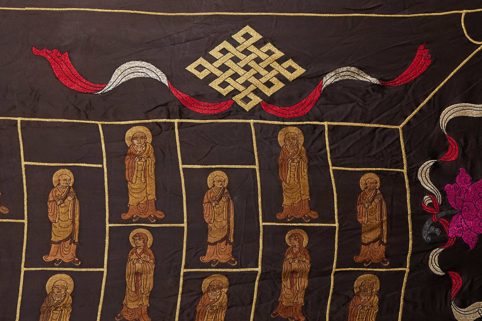 Embroidered arhat warp blanket - 6