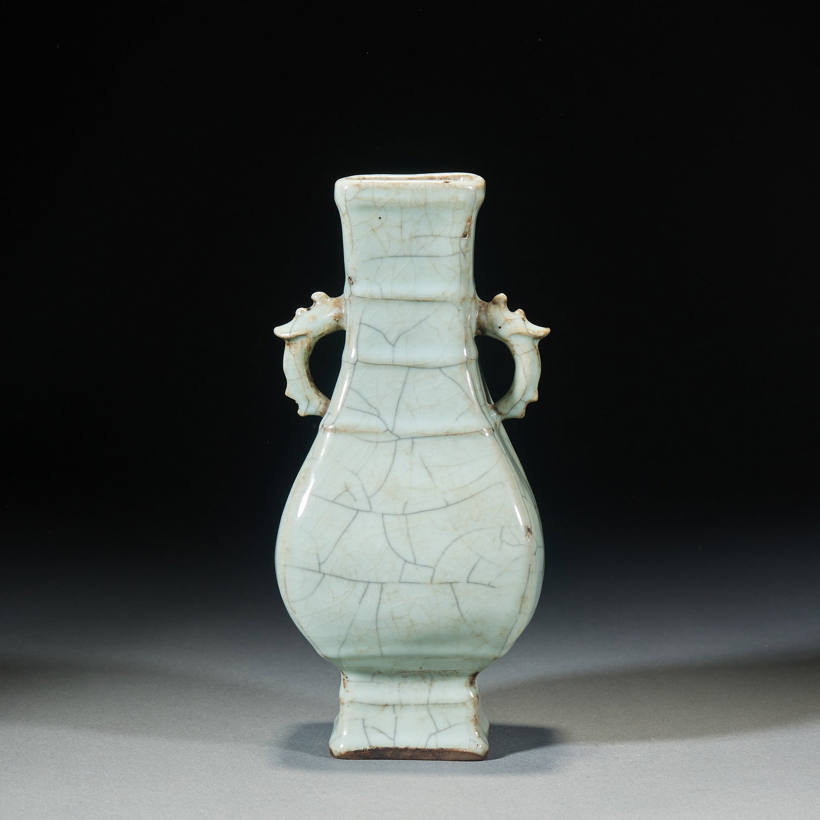Jun porcelain square bottle with double animal ears: The whole utensil is square and flat, with a rectangular straight mouth and a tied neck. There are two dragon-shaped ears on both sides of the neck, and the bottle body has many strings from top to