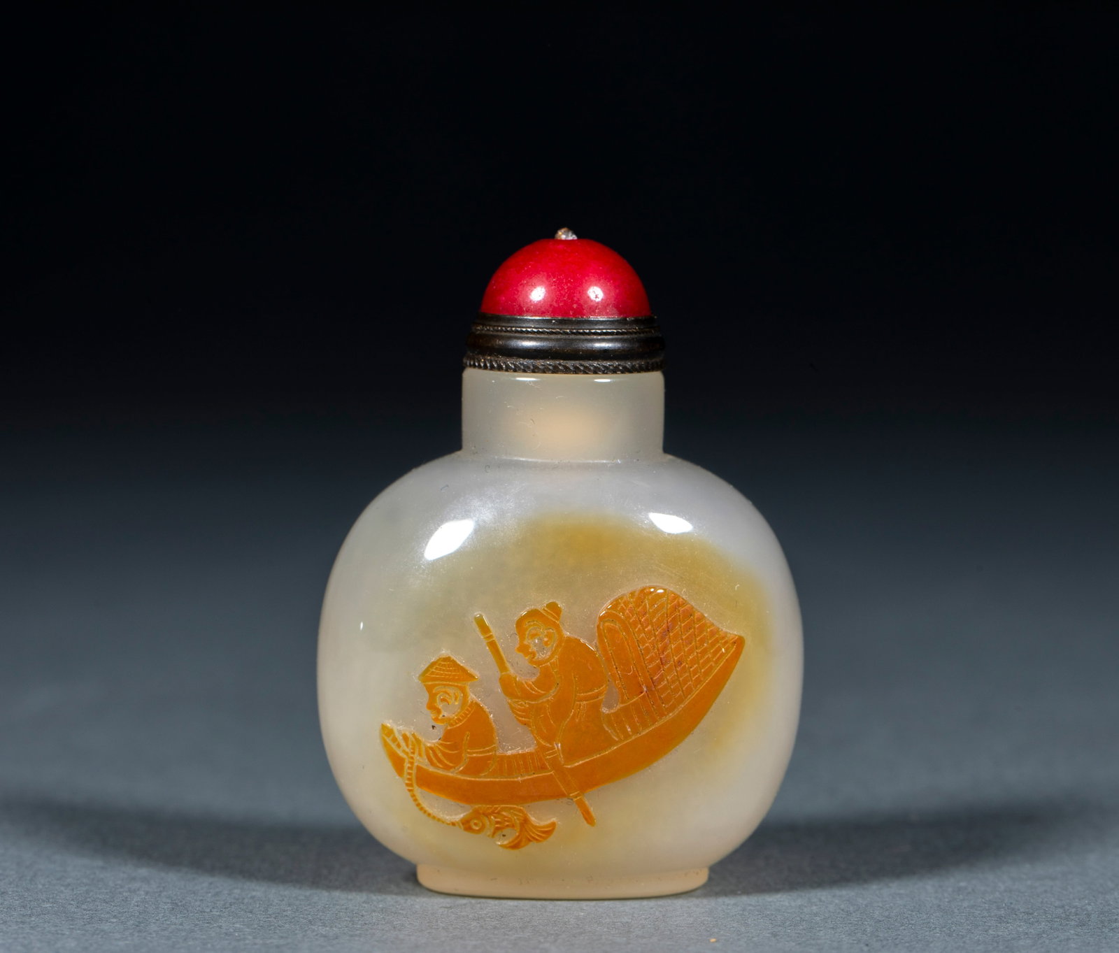 Agate relief character story snuff bottle: Agate texture, the pot body is shaped like a flat round snuff bottle, the ground color is semi-transparent and white, and the boat figure is made by using the natural yellow, brown and pretty relief o